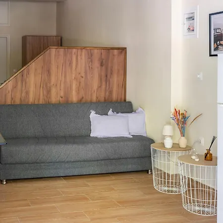 γκαρσονιέρα 2 δίπλα στη θάλασσα! أنتيكيرا